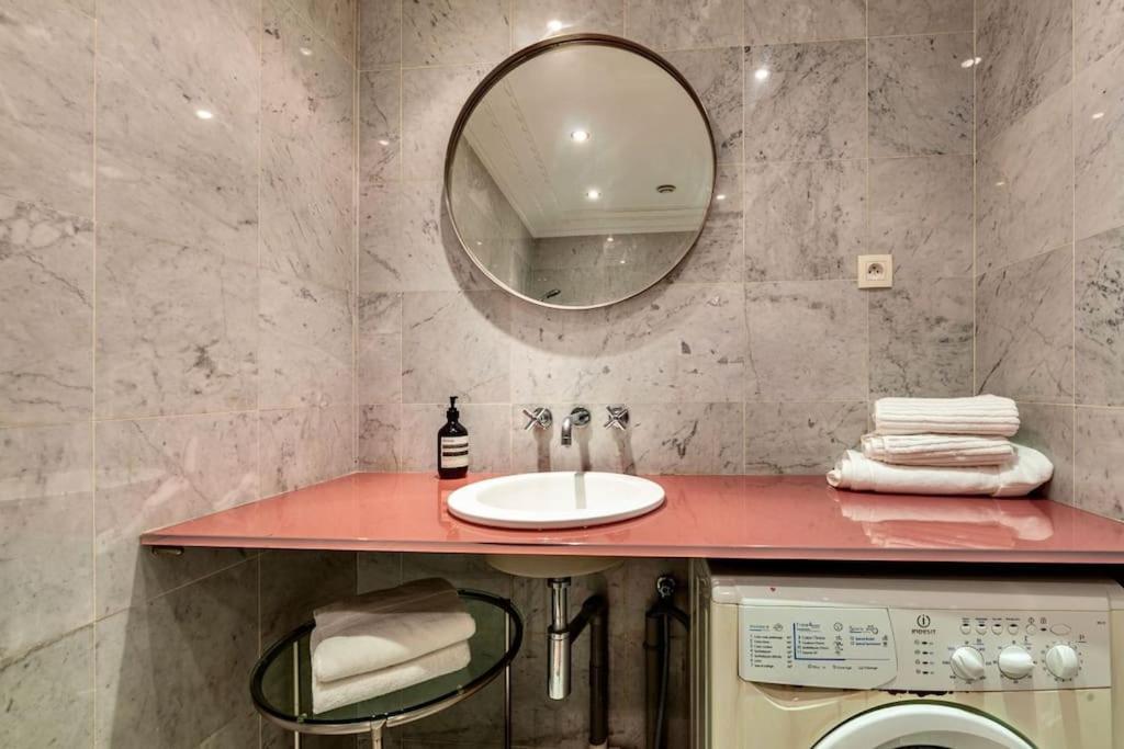 Charmant Appartement Au Coeur De Párizs Kültér fotó
