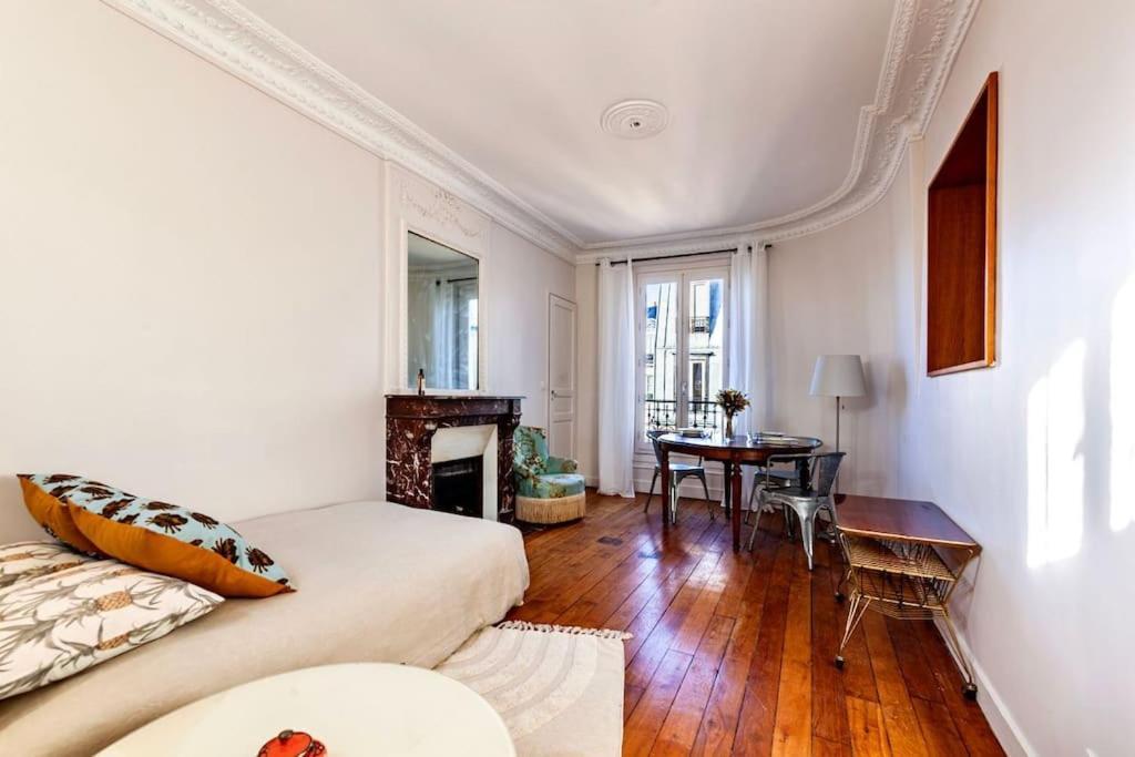 Charmant Appartement Au Coeur De Párizs Kültér fotó